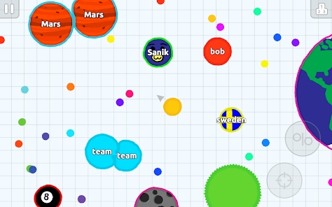 Agar.io gameplay — circles consuming other circles